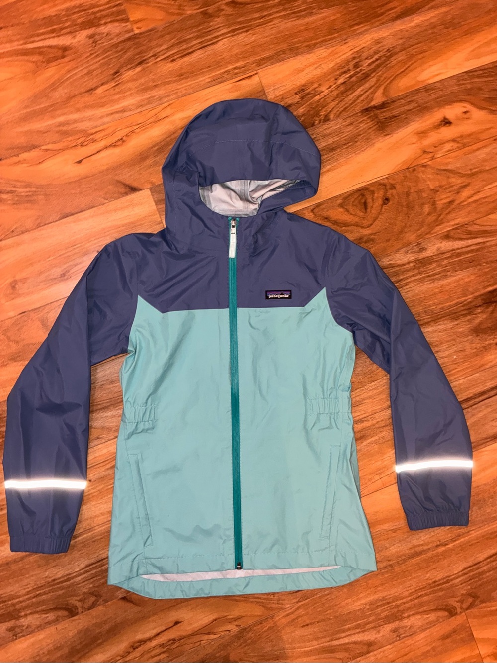Patagonia Girl’s Torrentshell 3L Rain Jacket, Hooded, blue/teal- size large (12)